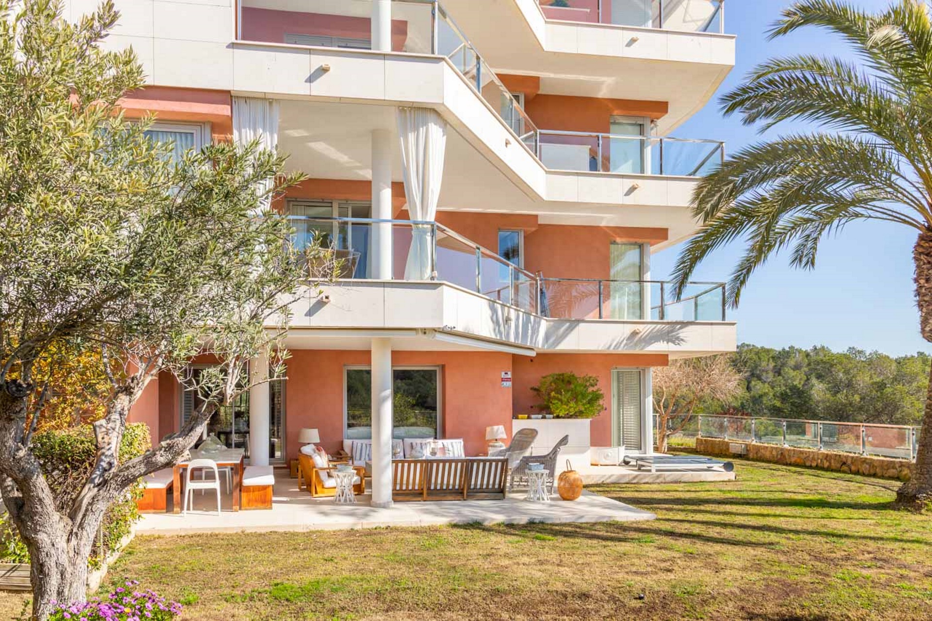 Mallorca for sale: very generous garden apartment in Sol de Mallorca with 5 bedrooms