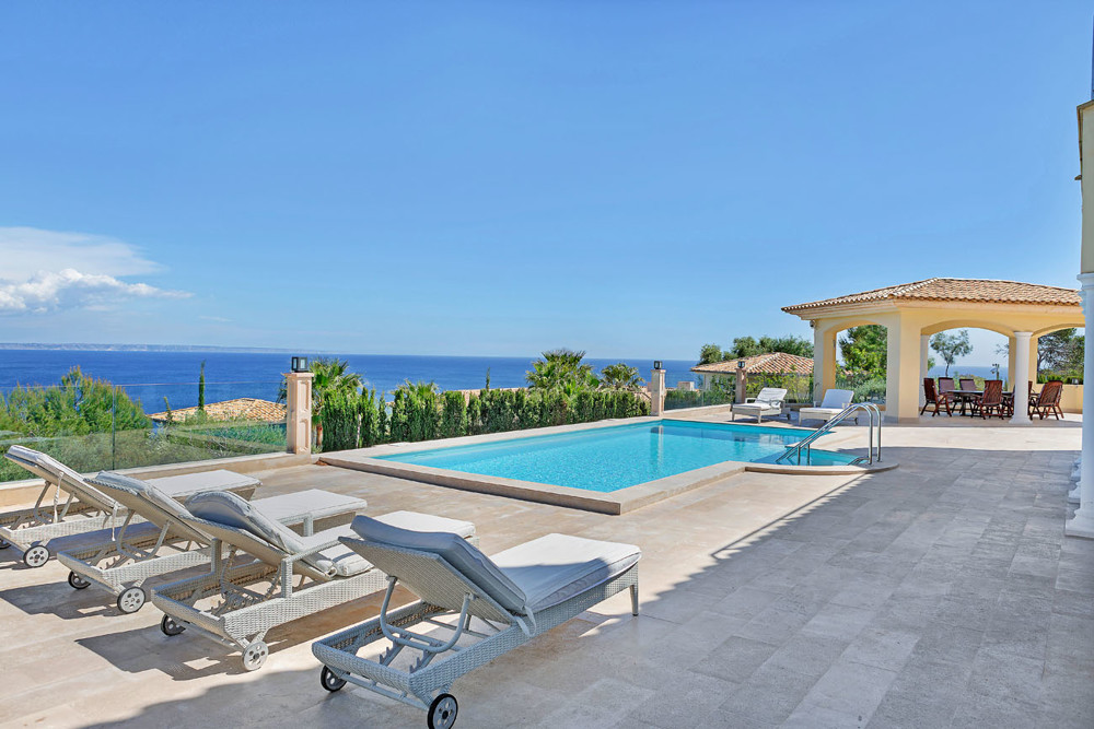 Mallorca: außergewöhnliche Villa mit 6 Schlafzimmern in erster Meereslinie in Cala Vinyas zu verkaufen