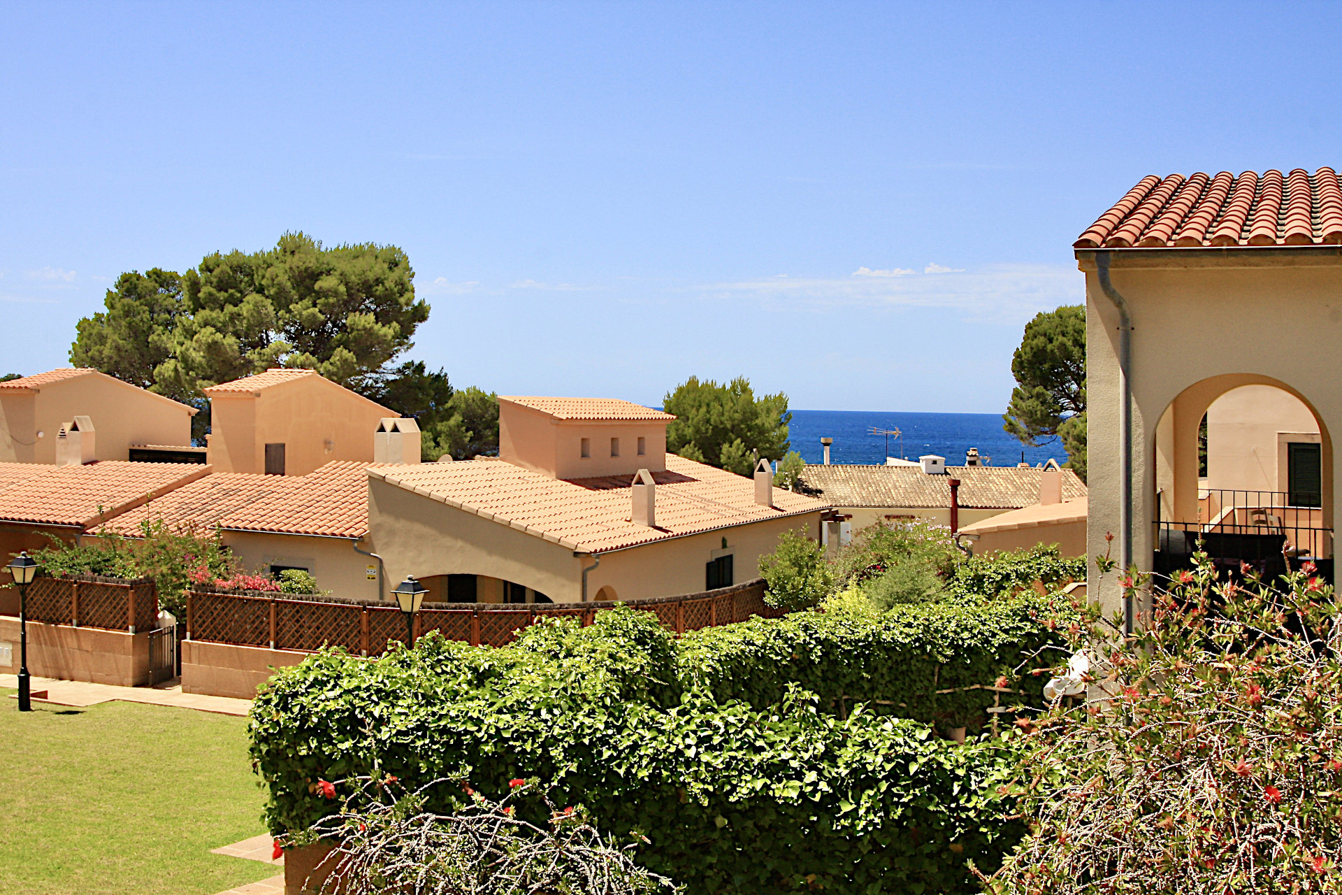 Sant Elm: Appartement avec terrasses et jardin avec vue sur la mer pour la première fois dans un complexe résidentiel calme avec piscine
