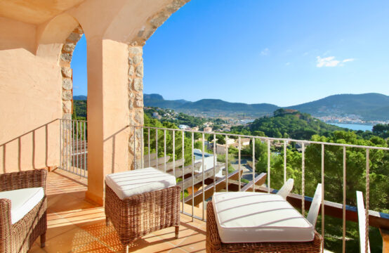 Port Andratx: Beautiful Mediterranean duplex apartment with harbor views and pool for sale