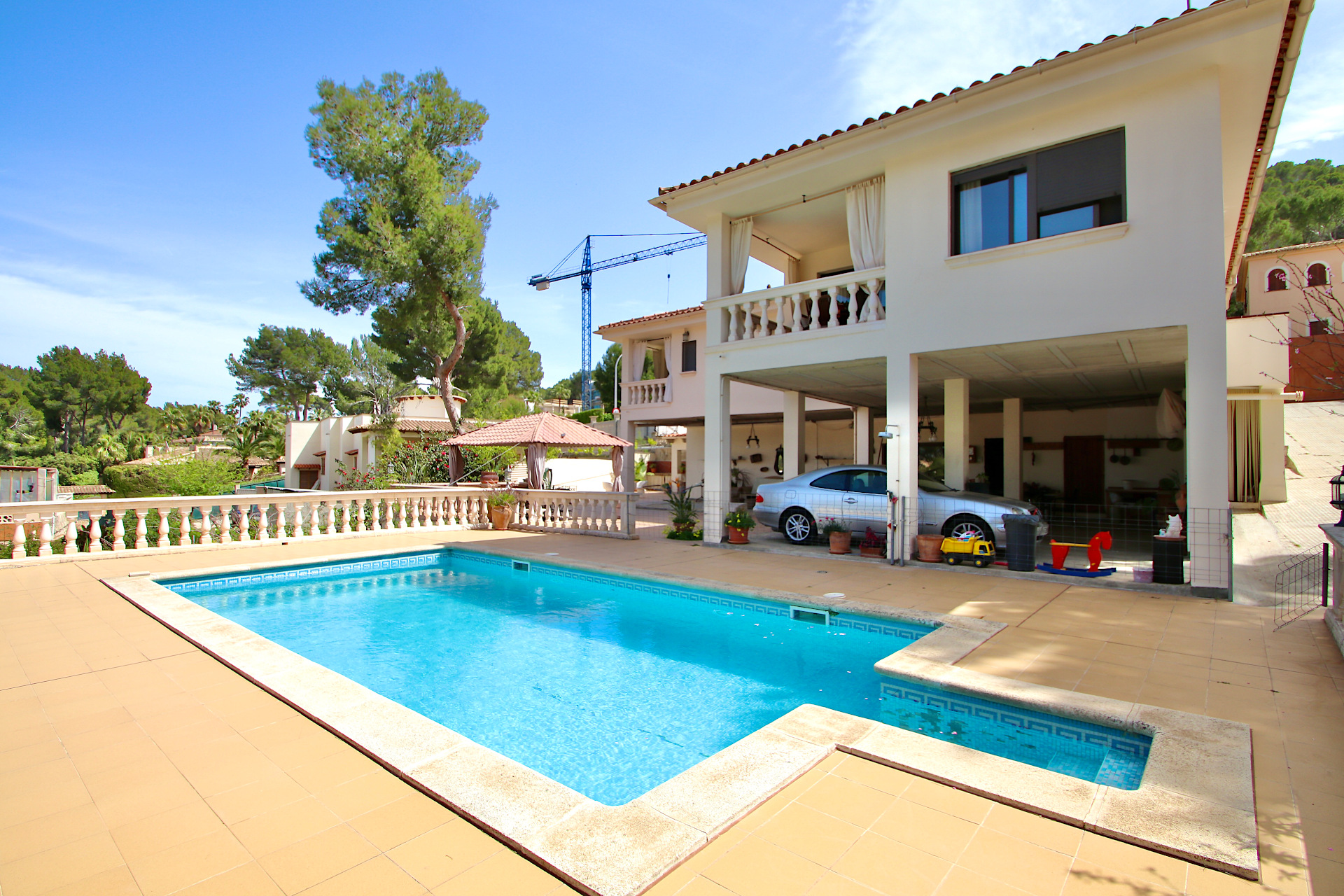 Santa Ponsa: Villa mit Pool in ruhiger Lage mit vielen Terrassen zu verkaufen