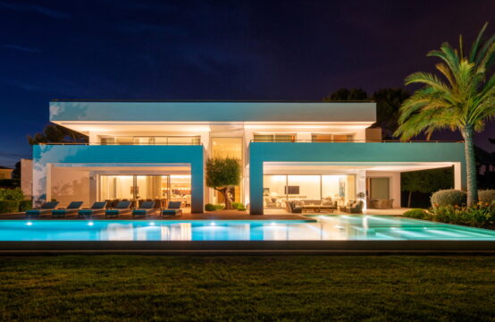 Santa Ponsa: Fantastic modern villa for sale in a quiet location with 5 bedrooms &#038; amaizing pool
