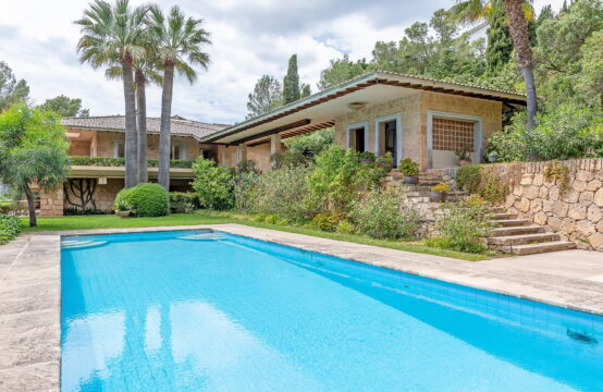 Son Vida: Wunderschöne privilegierte klassische Villa mit großem Grundstück, Pool und Tennisplatz.