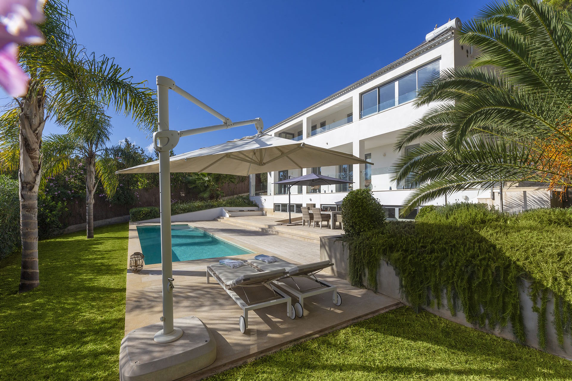 Costa den Blanes: Moderne Villa mit 4 Schlafzimmern, Pool und Meerblick zu verkaufen