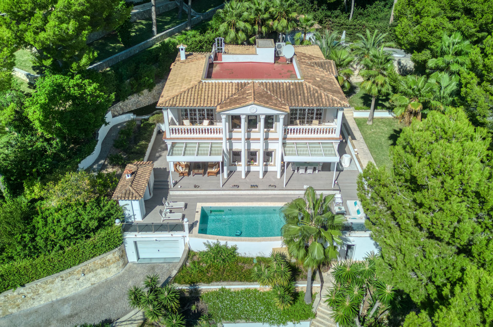 Zum Verkauf: Luxuriöse Villa mit schönem Meerblick und 5 Schlafzimmern in Paguera, Mallorca
