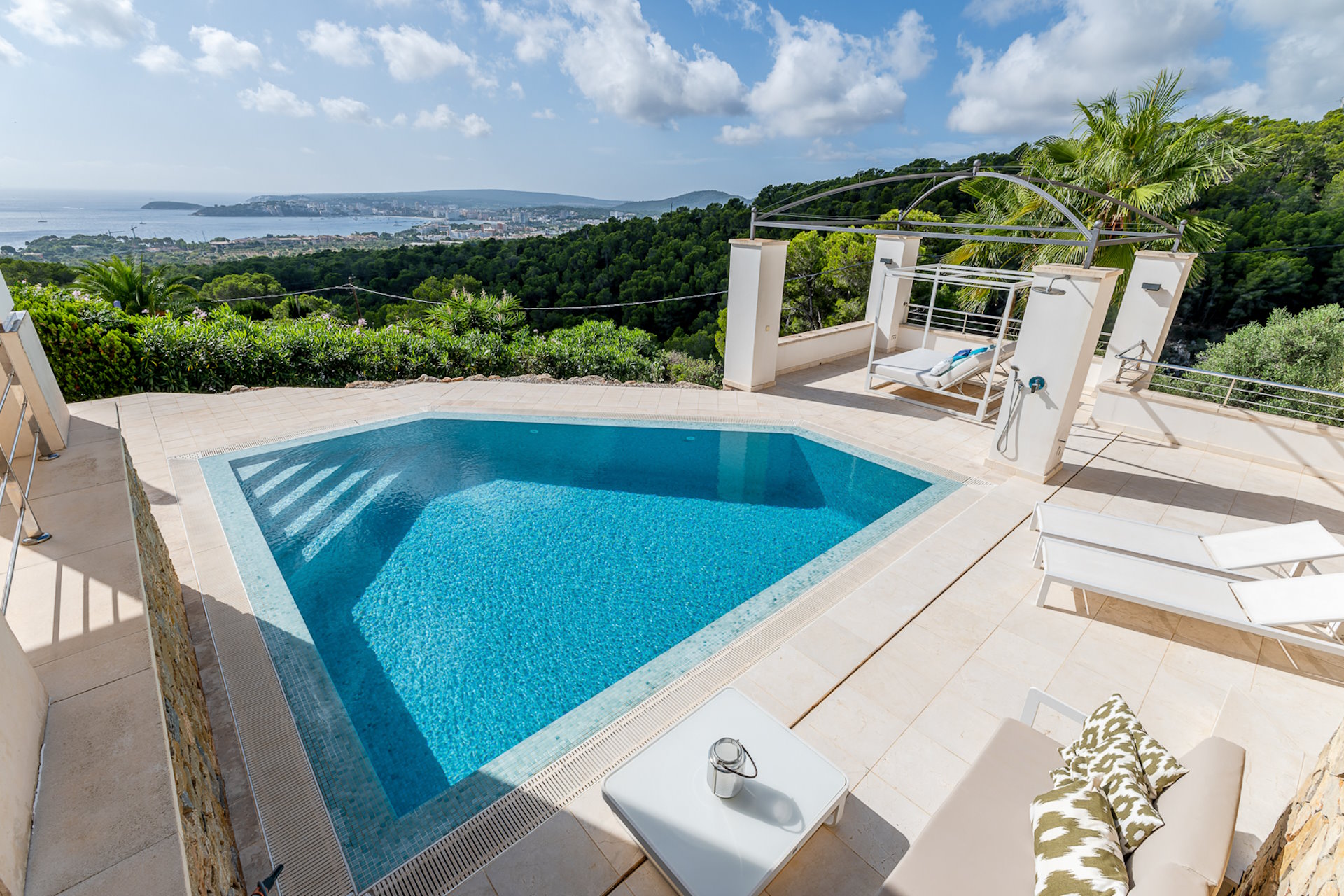 Luxurious villa for sale in Costa den Blanes, Mallorca with sea views