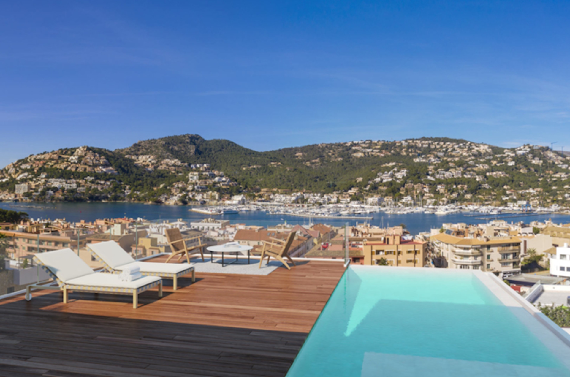 Port Andratx: Neubau-Familien-Villa mit Hafenblick, Dachterrasse und Pool in Lauflage zu verkaufen