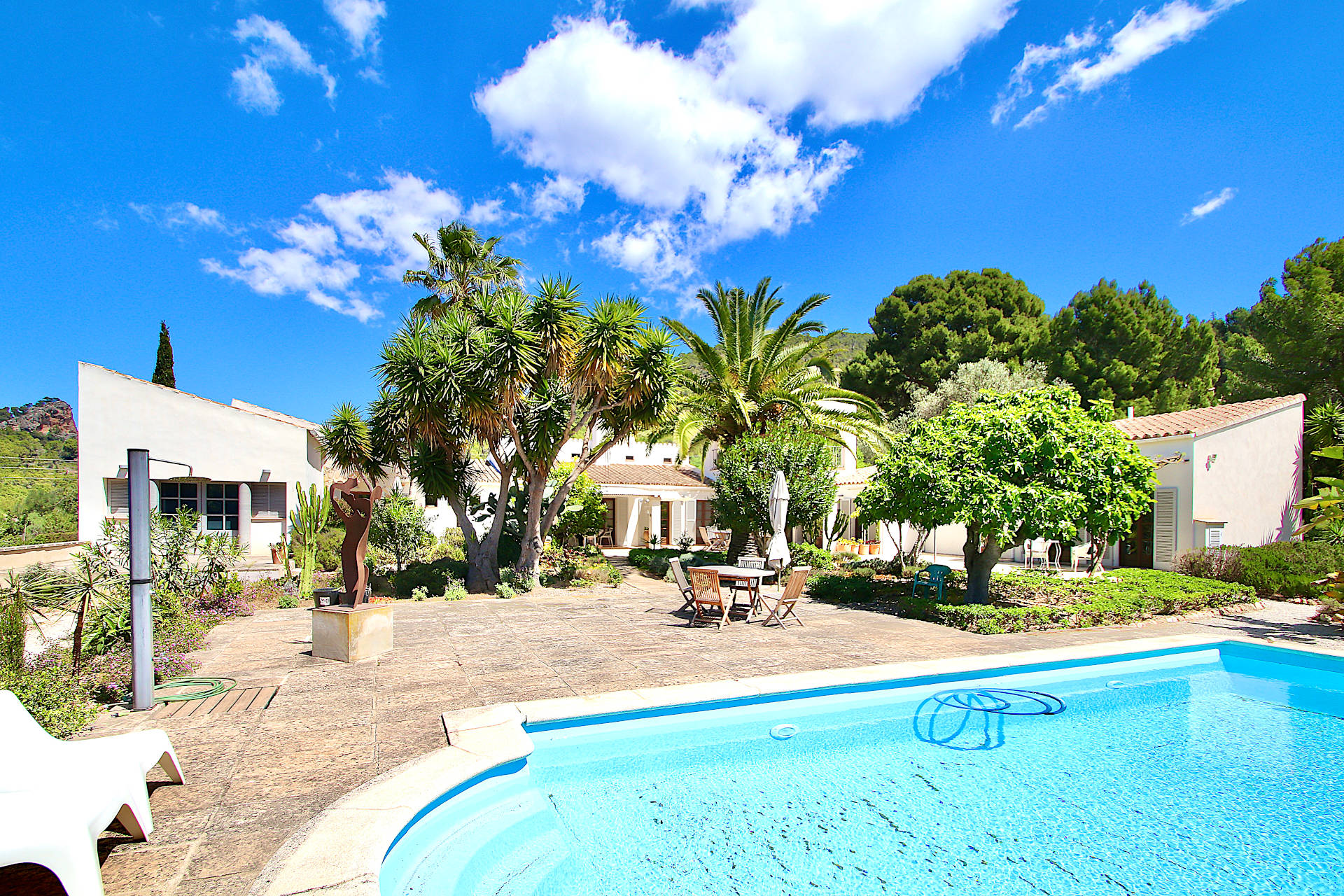 Idyllic finca in prime location with 3 bedrooms, pool and beautiful garden for sale