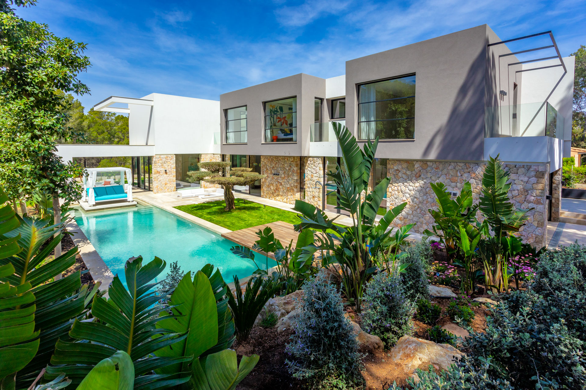 Modern dream villa near marina in Nova Santa Ponsa with 5 bedrooms, SPA and large pool