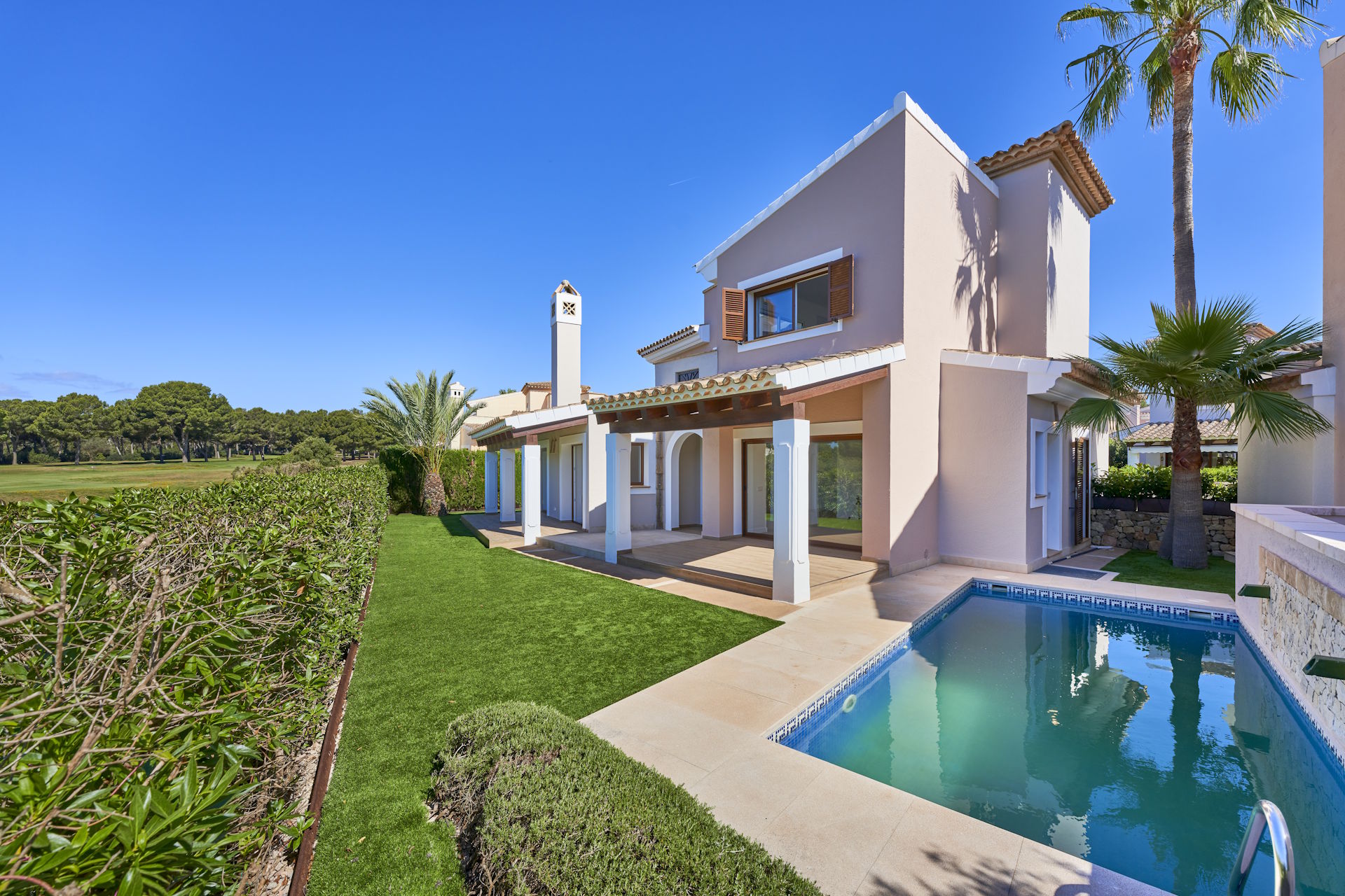 Mediterranean villa with pool in golf complex in Santa Ponsa with 3 bedrooms in first Golf cours line