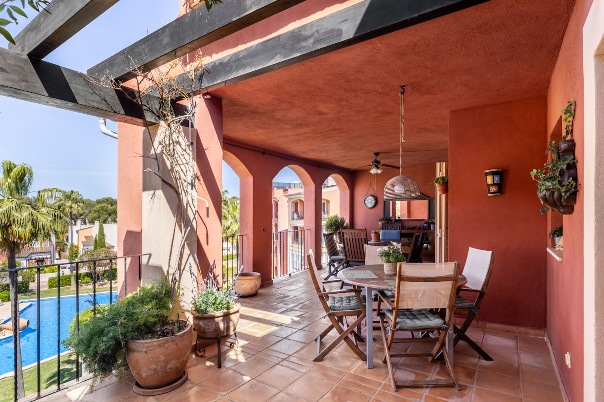 Exklusives Penthouse in Nova Santa Ponsa mit 140m2 Dachterrasse 3 Schlafzimmern und 3 Pools